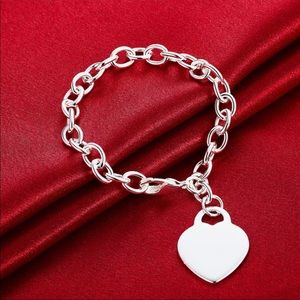 🌟 Silver Heart Pendant Bracelet